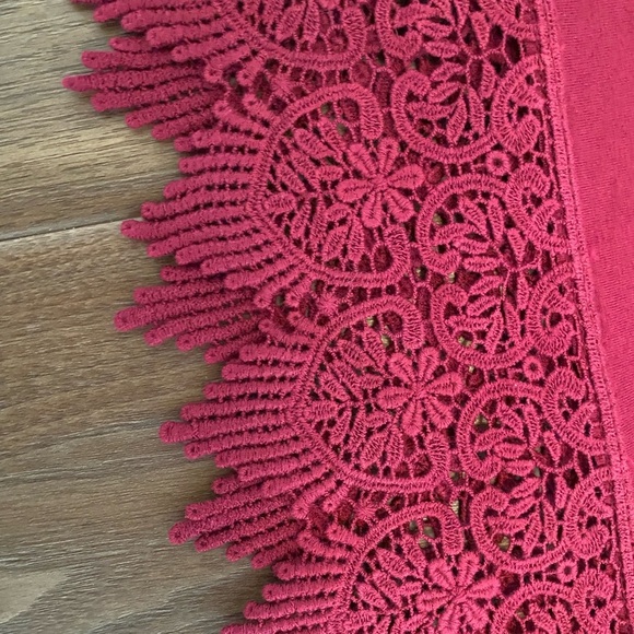 NWT Women's Red Lace Hem Emerald Topsize XL - Picture 2 of 4